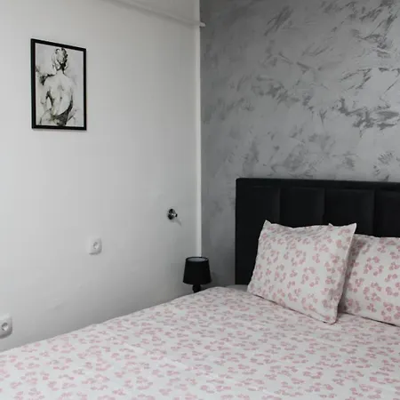 Apartment Apartman In Silver *